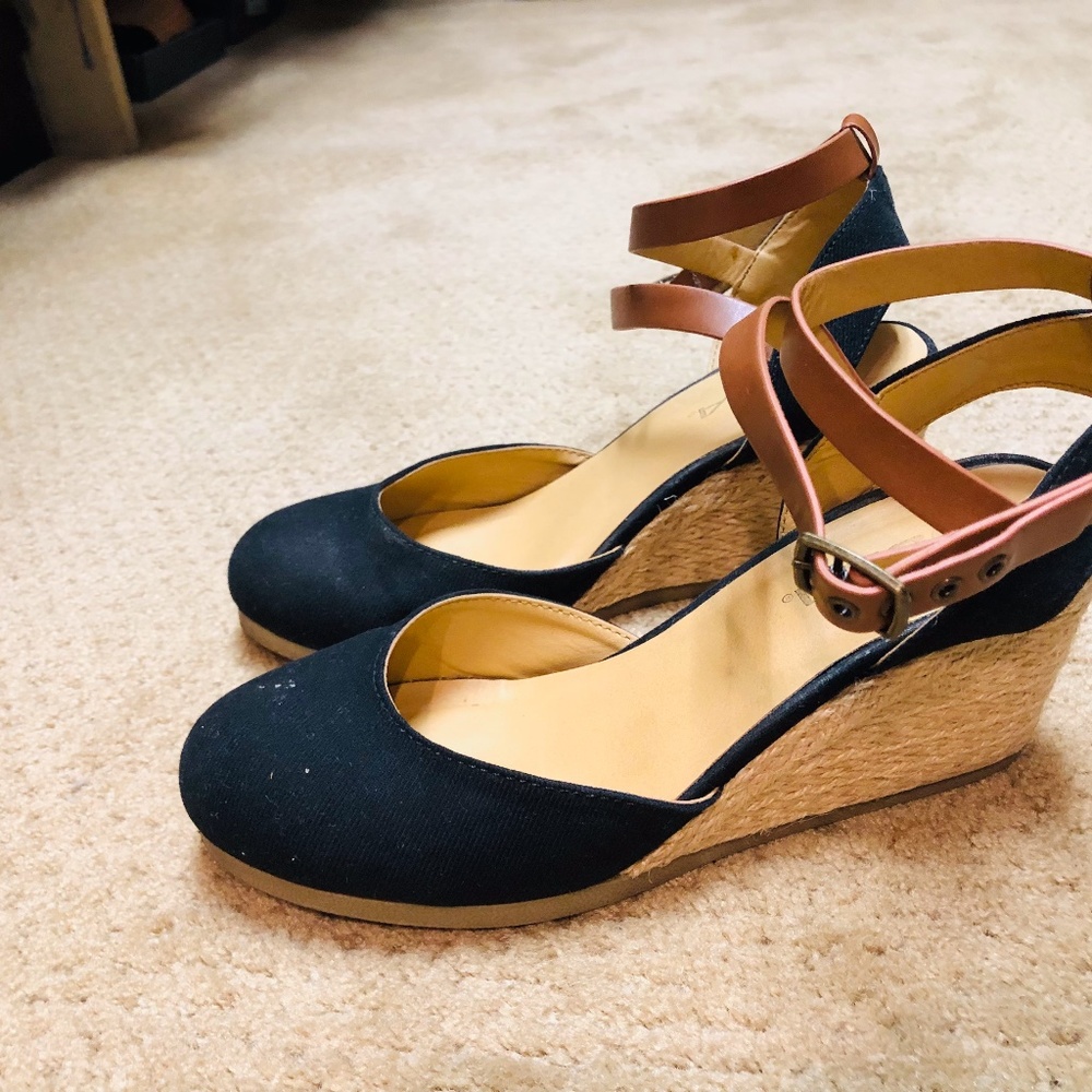 Soda women black wedge sandals, size 6.5